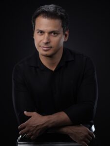 Dr. Igor Naves